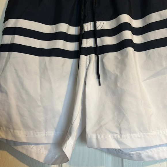 Club Room men’s white and blue swim trunks size small - Picture 4 of 7